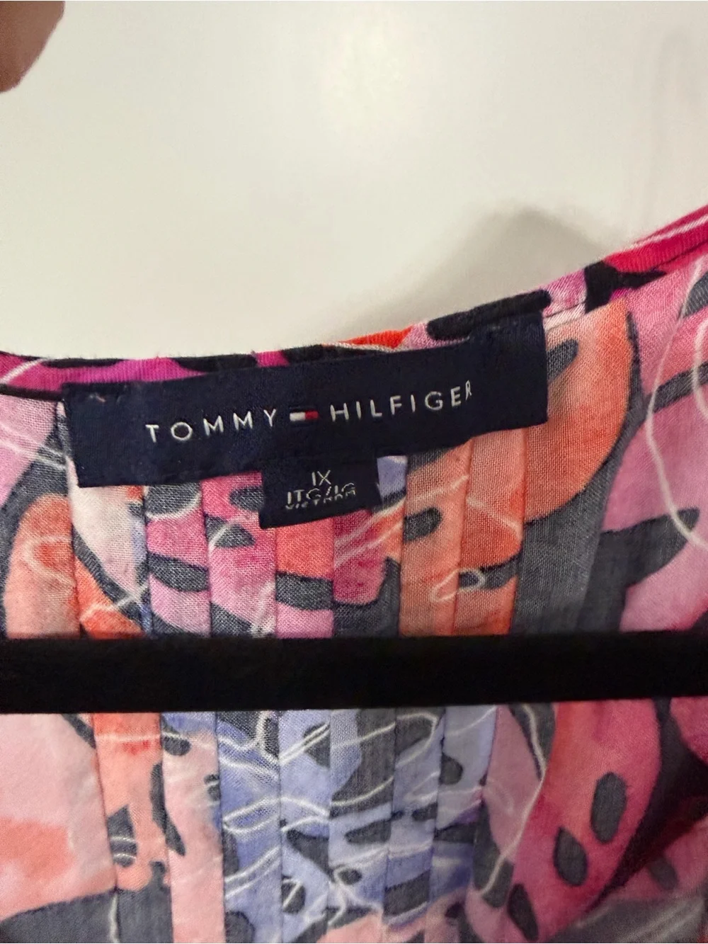 Tommy Hilfiger Pink Red & Black Leaf-Print V-Neck Blouse